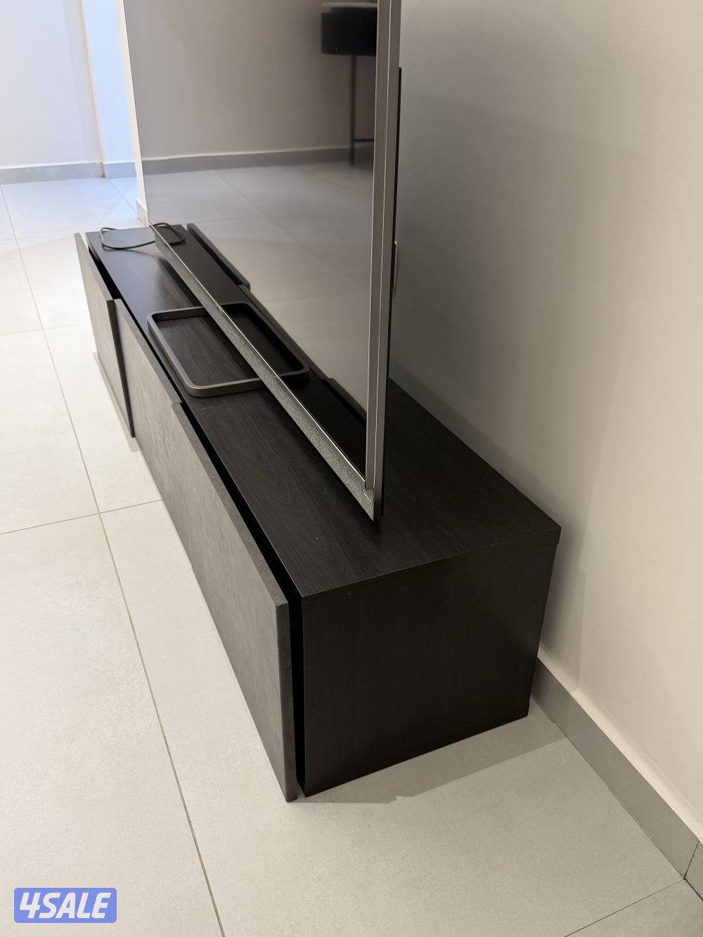 للبيع مكتبة تلفزيون مستعملة من ايكيا2