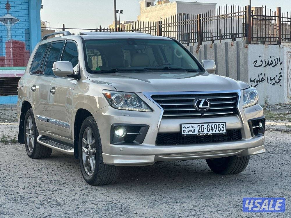 للبيع جيب لكزس 20132