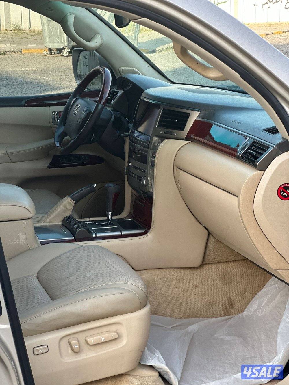 للبيع جيب لكزس 20133