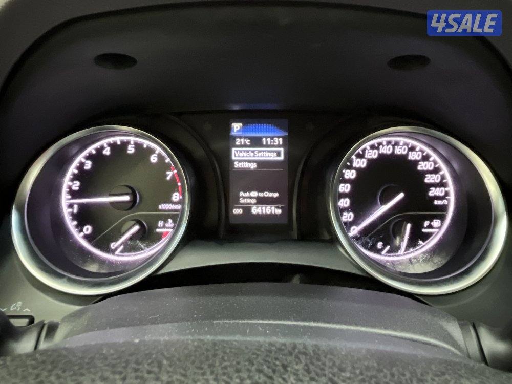 TOYOTA CAMRY GLE 4 CYL MID OPTION6