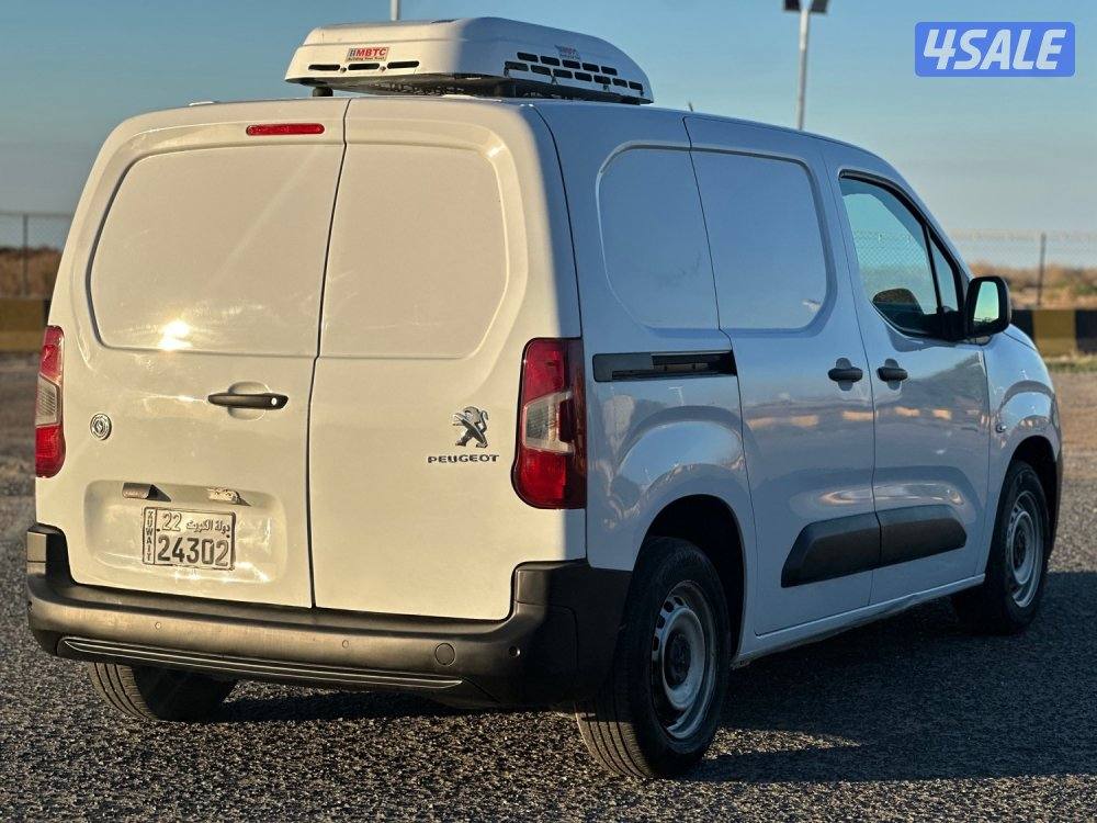 للبيع بيجو بارتنر ثلاجة ماشي ٤٠ الف كيلو3