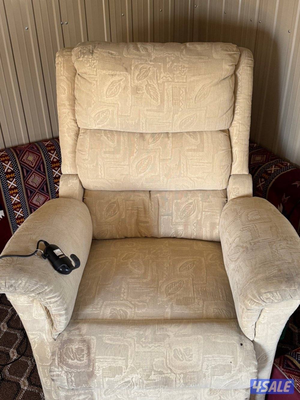 للبيع كرسي مساج نظييف0