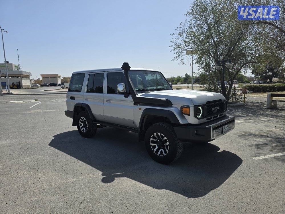 للبيع جيب لاندكروزر نص موديل ٢٠٢٥0