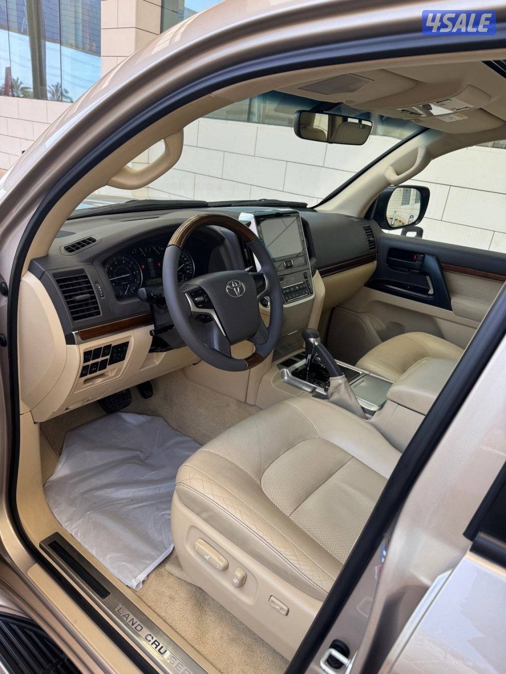 لاندكروزر GXR v8 الساير فل كامل7