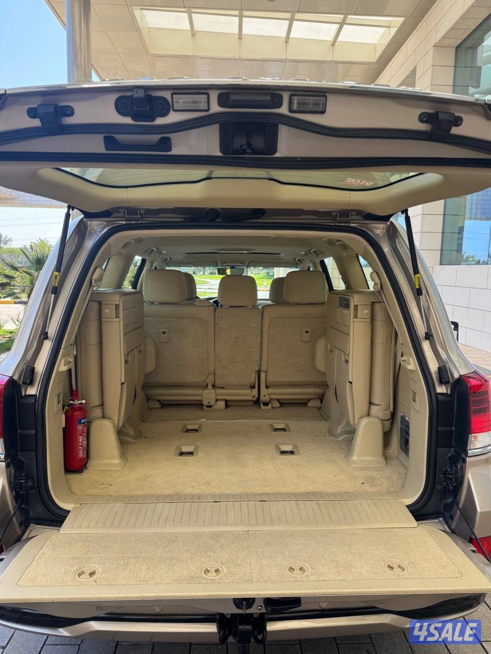 لاندكروزر GXR v8 الساير فل كامل10