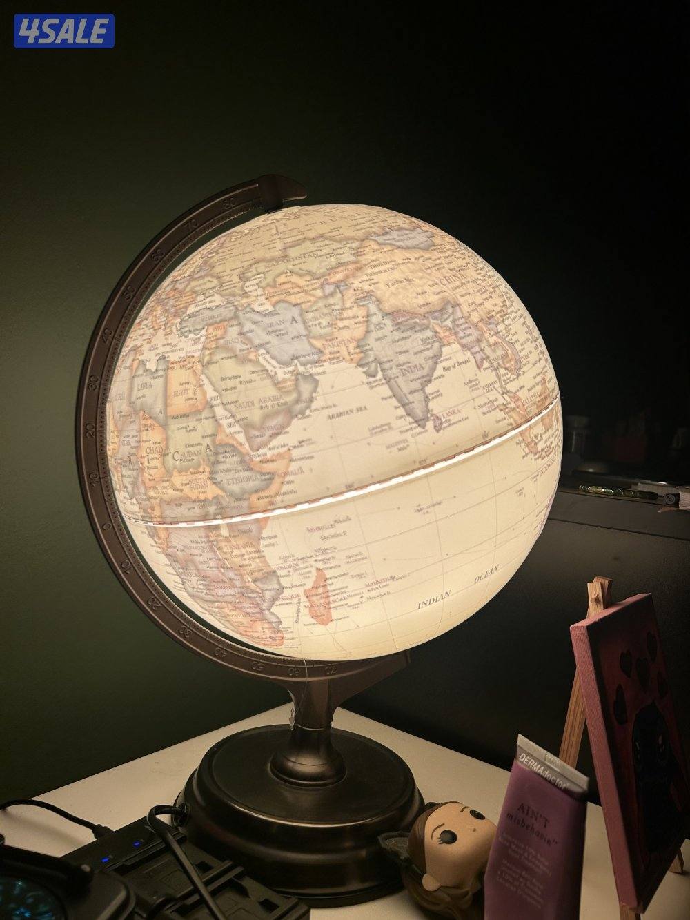 Rotatable Globe Lamp0