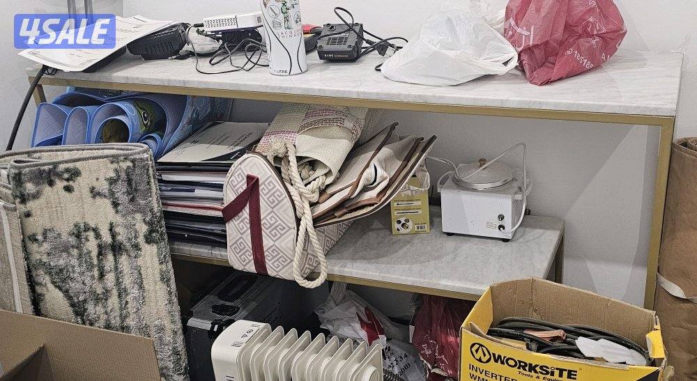 طاولتين رخام ابيض والحديد ذهبي1