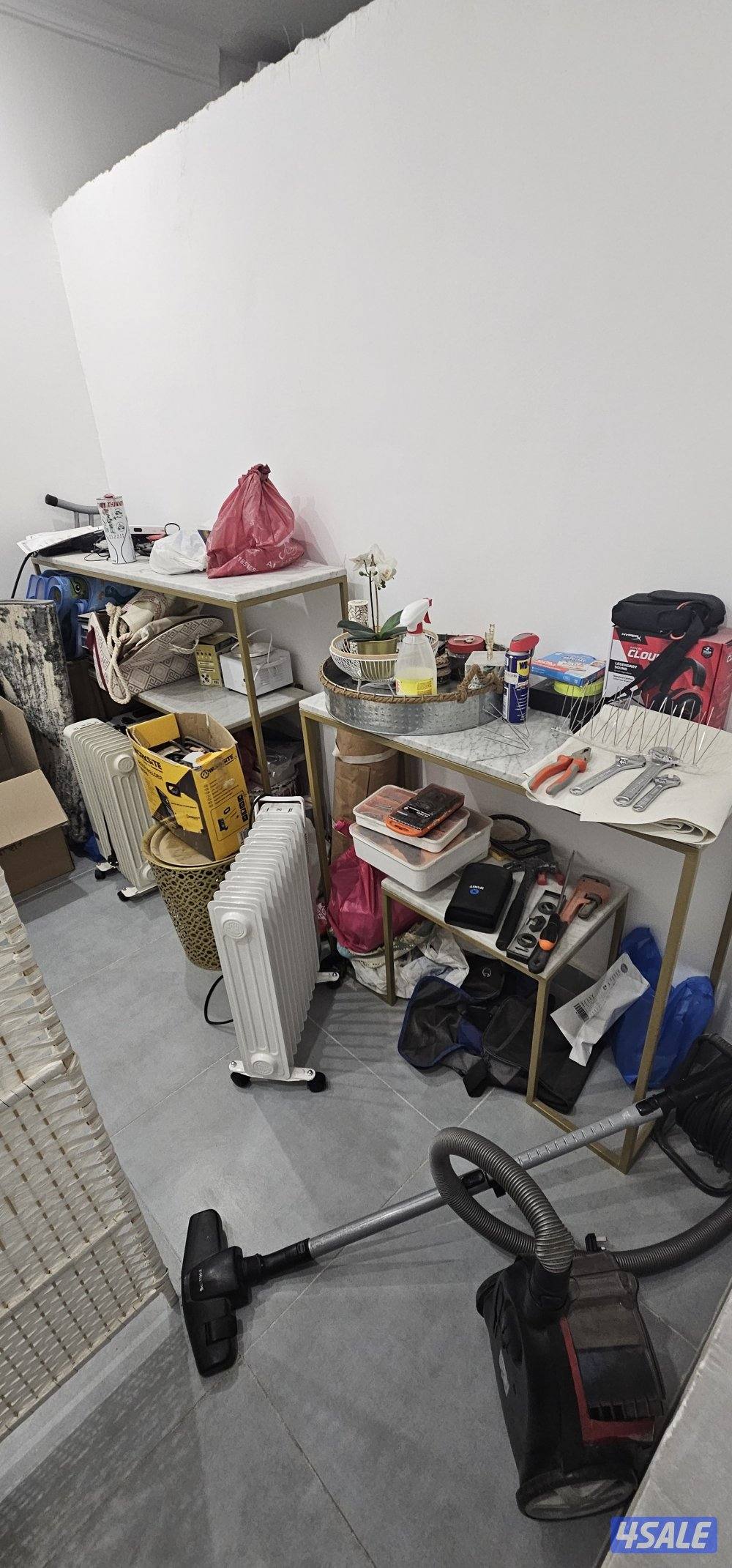 طاولتين رخام ابيض والحديد ذهبي2