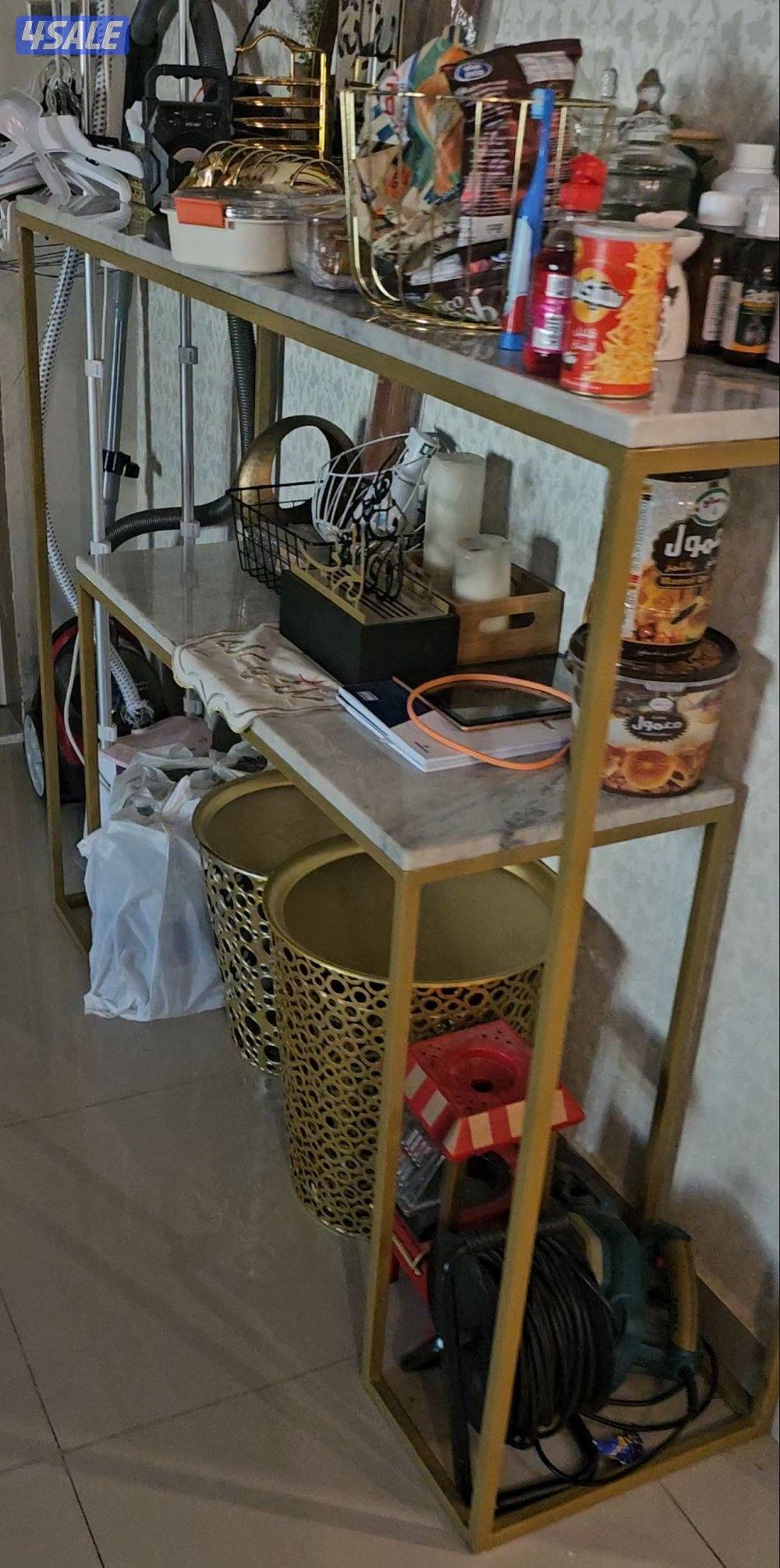 طاولتين رخام ابيض والحديد ذهبي4