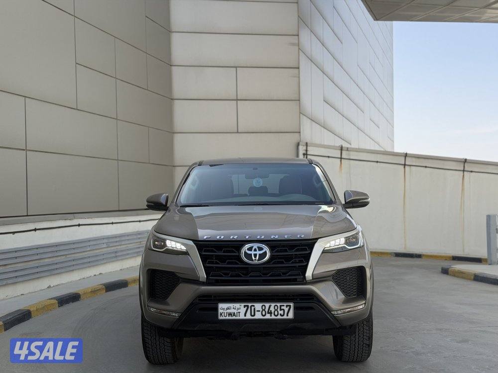 تويوتا فورتنر موديل 2023 عداد 40 الف الساير تحت الكفاله صبغ وكاله2
