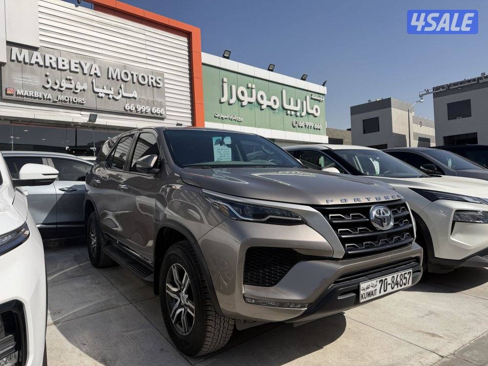 تويوتا فورتنر موديل 2023 عداد 40 الف الساير تحت الكفاله صبغ وكاله10