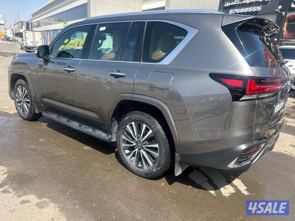 لكزس LX600 درجة اولى  twinturbo .V6 موديل  2023 ماشى 98.000 k.m2