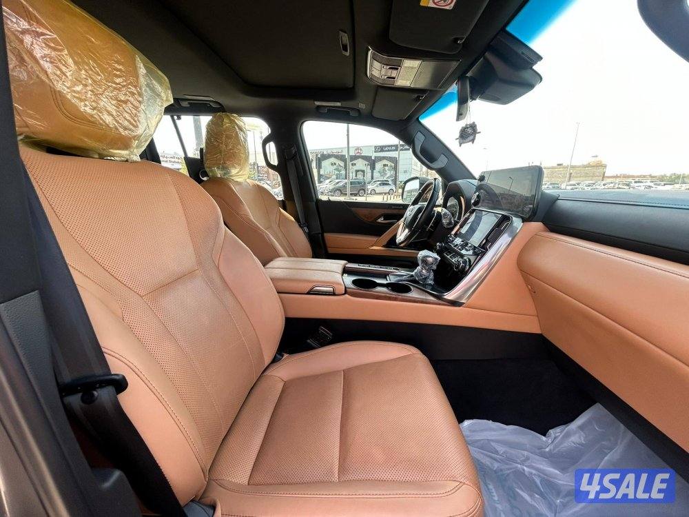 لكزس LX600 درجة اولى  twinturbo .V6 موديل  2023 ماشى 98.000 k.m5