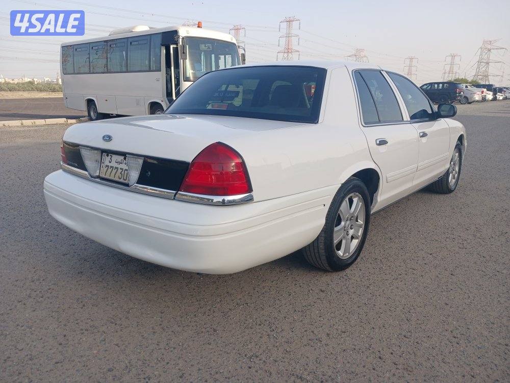 فورد فكتوريا موديل 20114