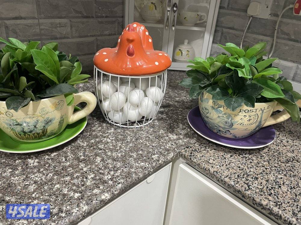 كنب ومجموعة اغراض8