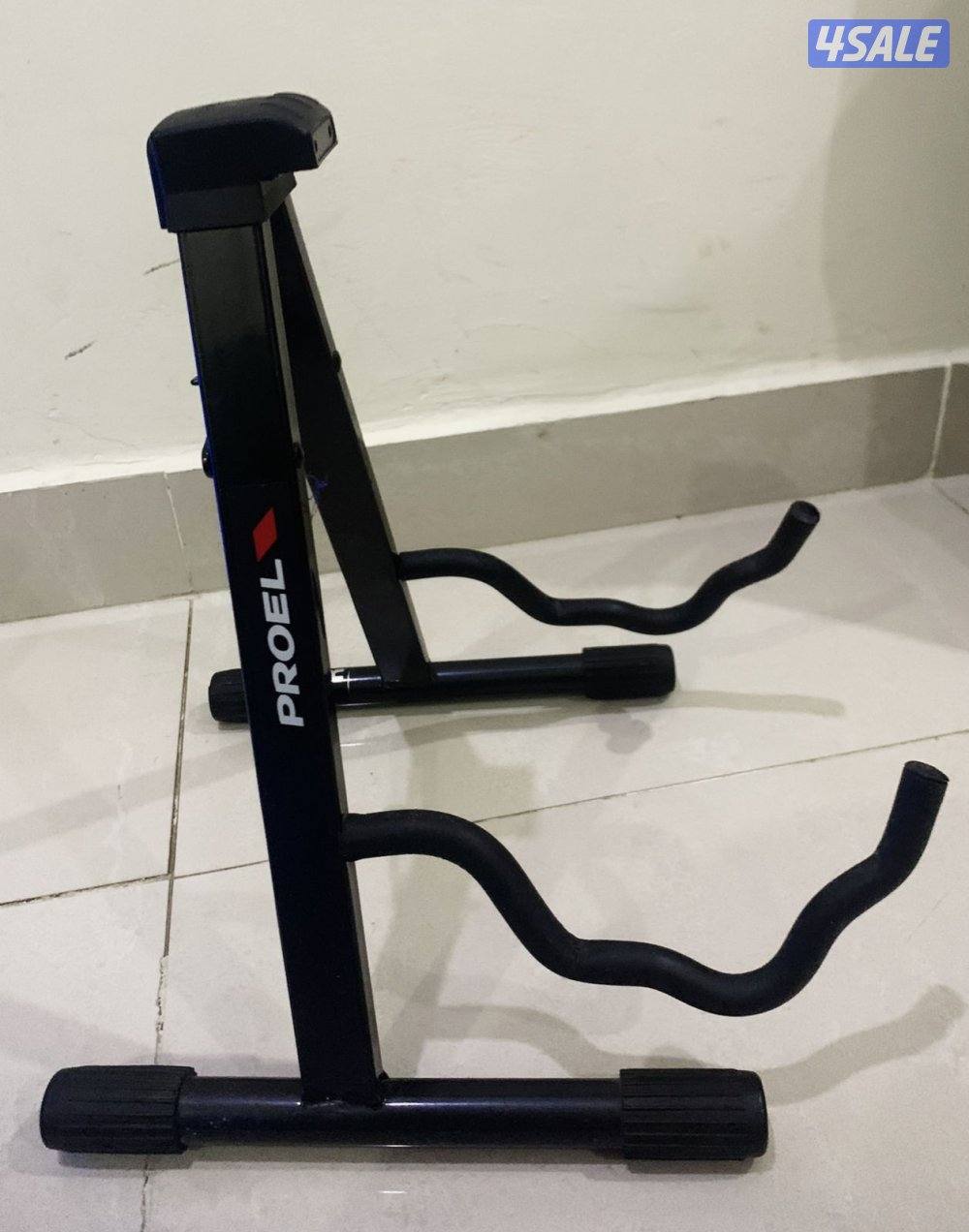 Yamaha Acoustic Guitar with Stand – Excellent Condition4