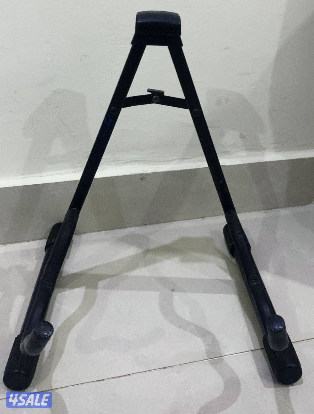 Yamaha Acoustic Guitar with Stand – Excellent Condition5