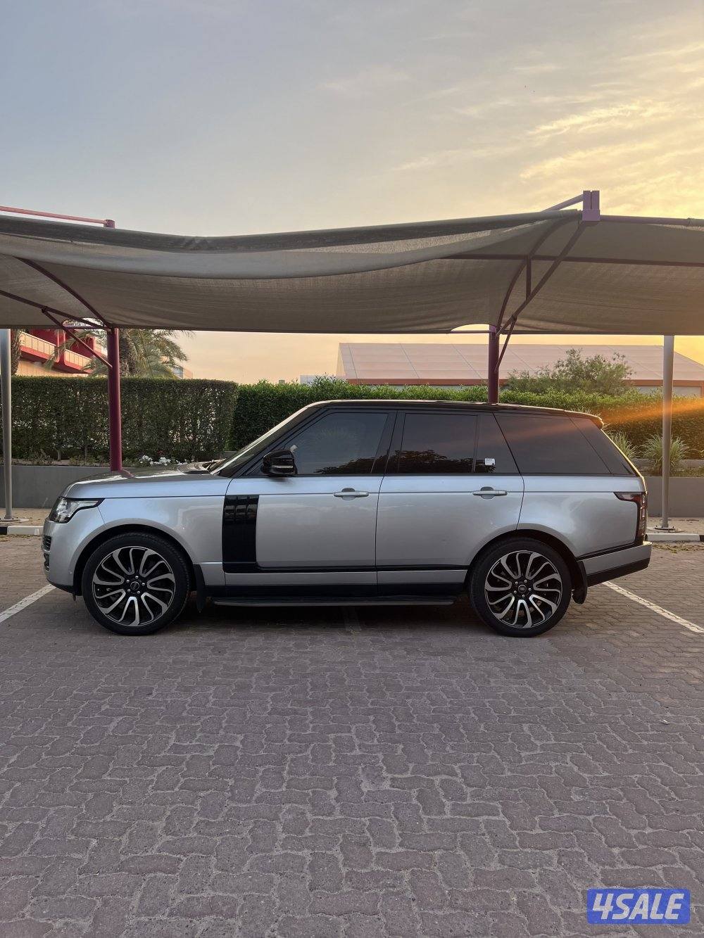 للبيع رنج روفر فوج 8 سلندر سوبر شارج سلفر داخل اوف وايت1