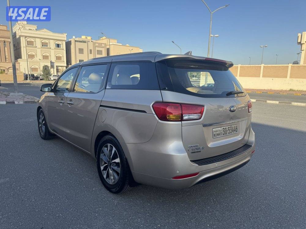 للبيع كيا كرنفال موديل 20162