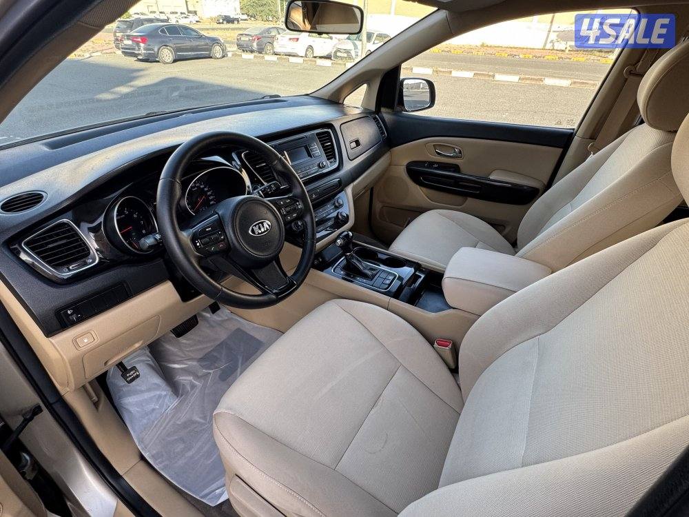 للبيع كيا كرنفال موديل 20164