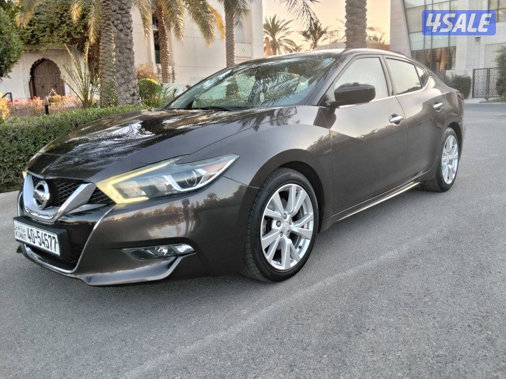 Nissan maxima0