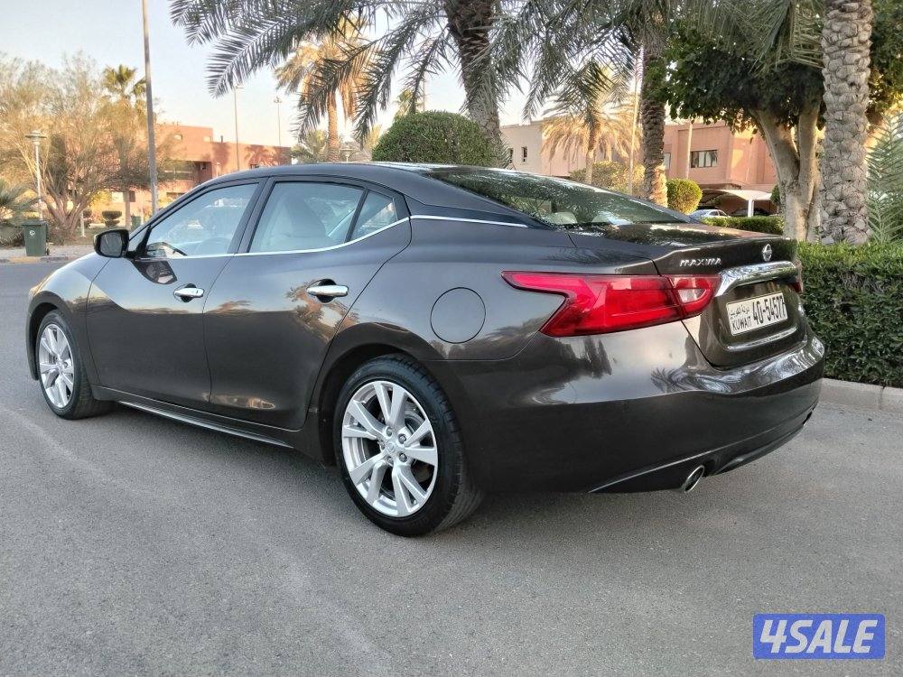 Nissan maxima2