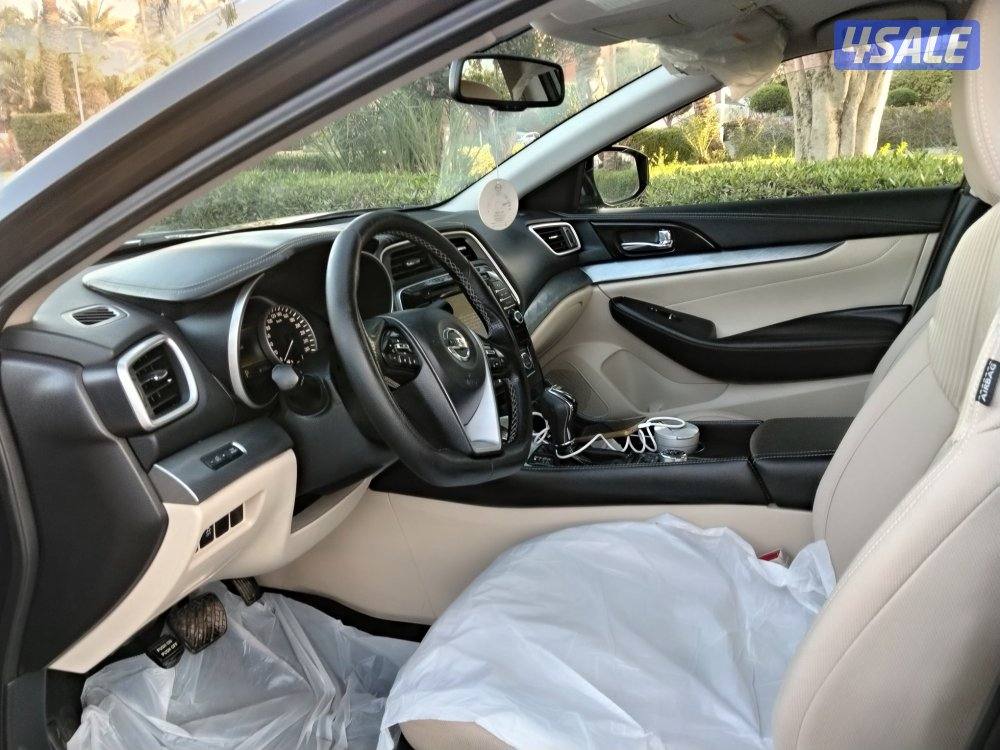 Nissan maxima4