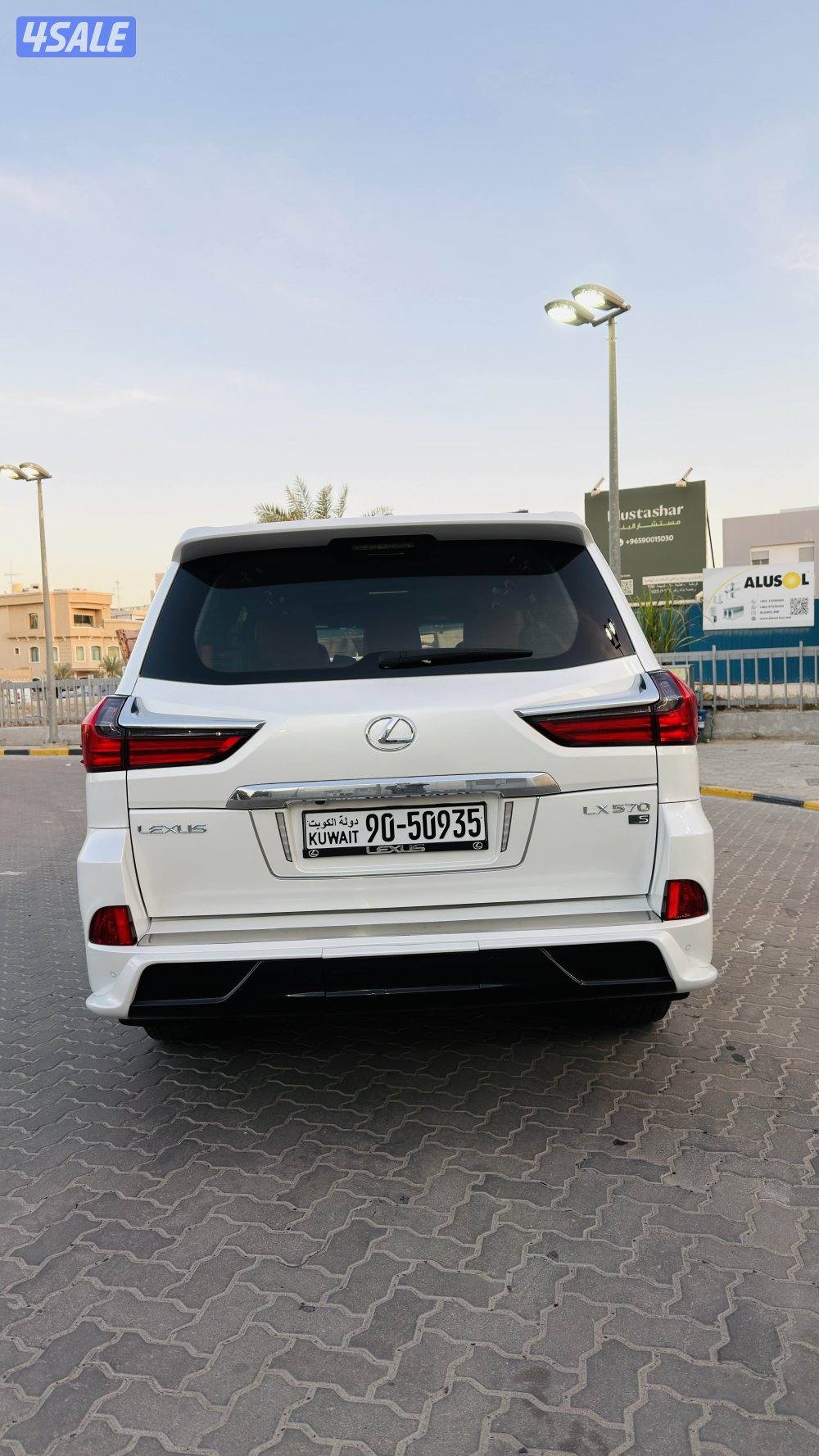 لكزس 570 LX 2018 لون    صدفي درجة.   اولى.8 سلندر.4