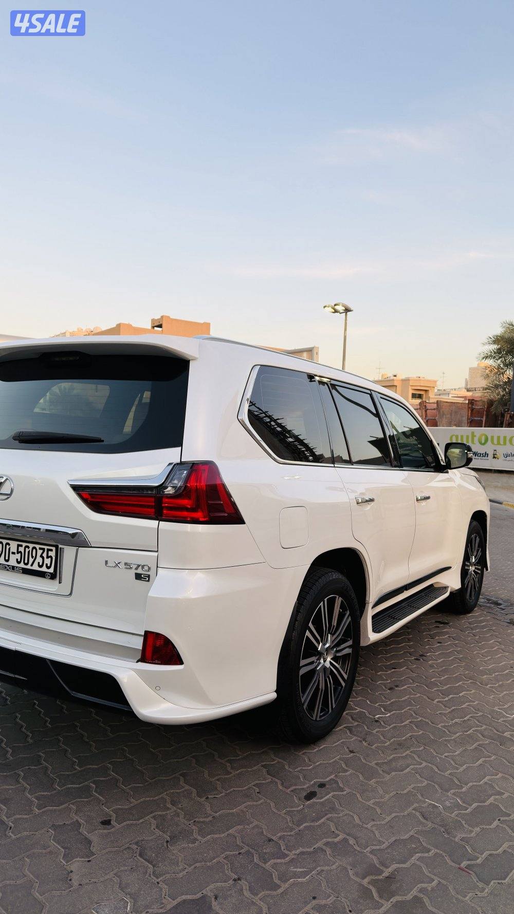 لكزس 570 LX 2018 لون    صدفي درجة.   اولى.8 سلندر.5