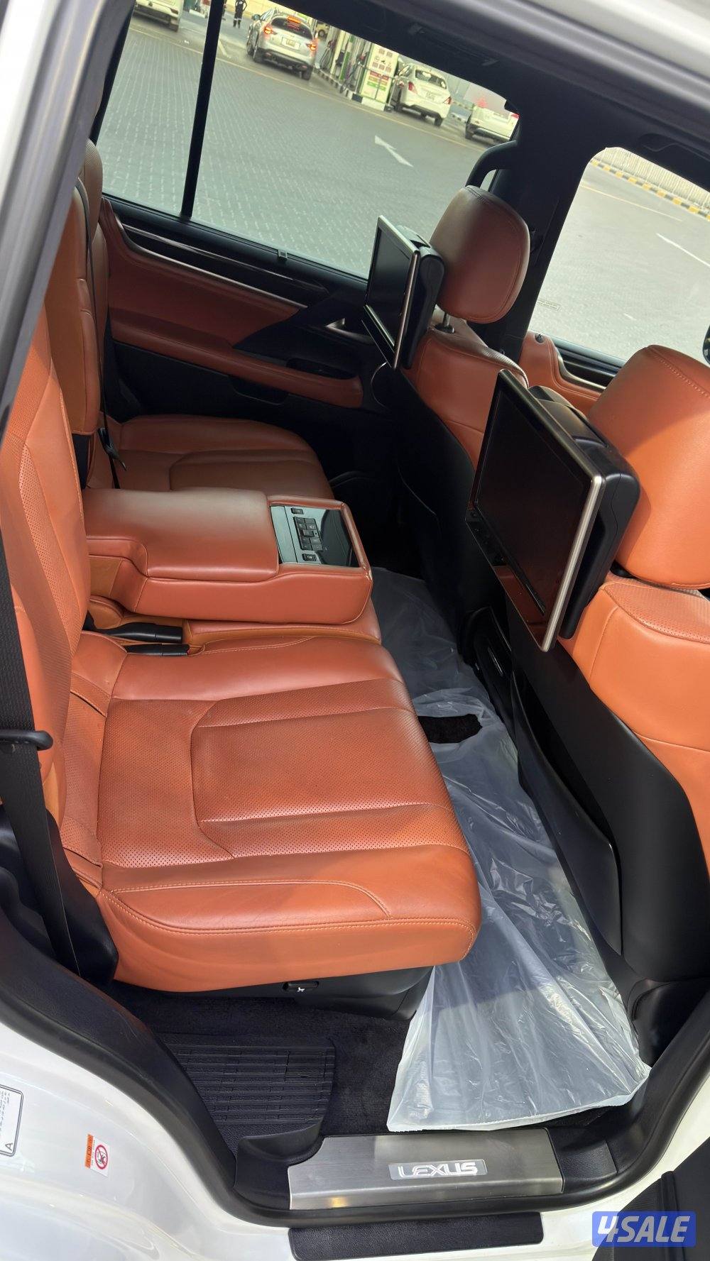 لكزس 570 LX 2018 لون    صدفي درجة.   اولى.8 سلندر.7