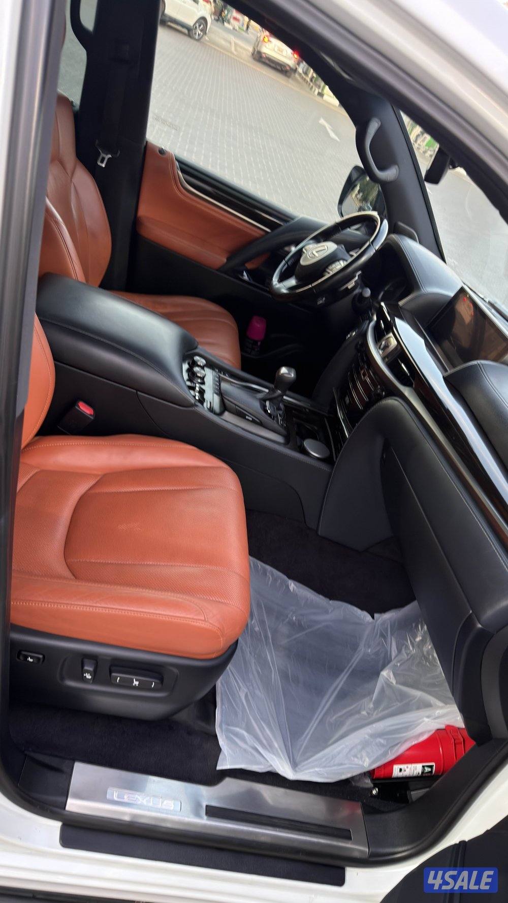 لكزس 570 LX 2018 لون    صدفي درجة.   اولى.8 سلندر.8