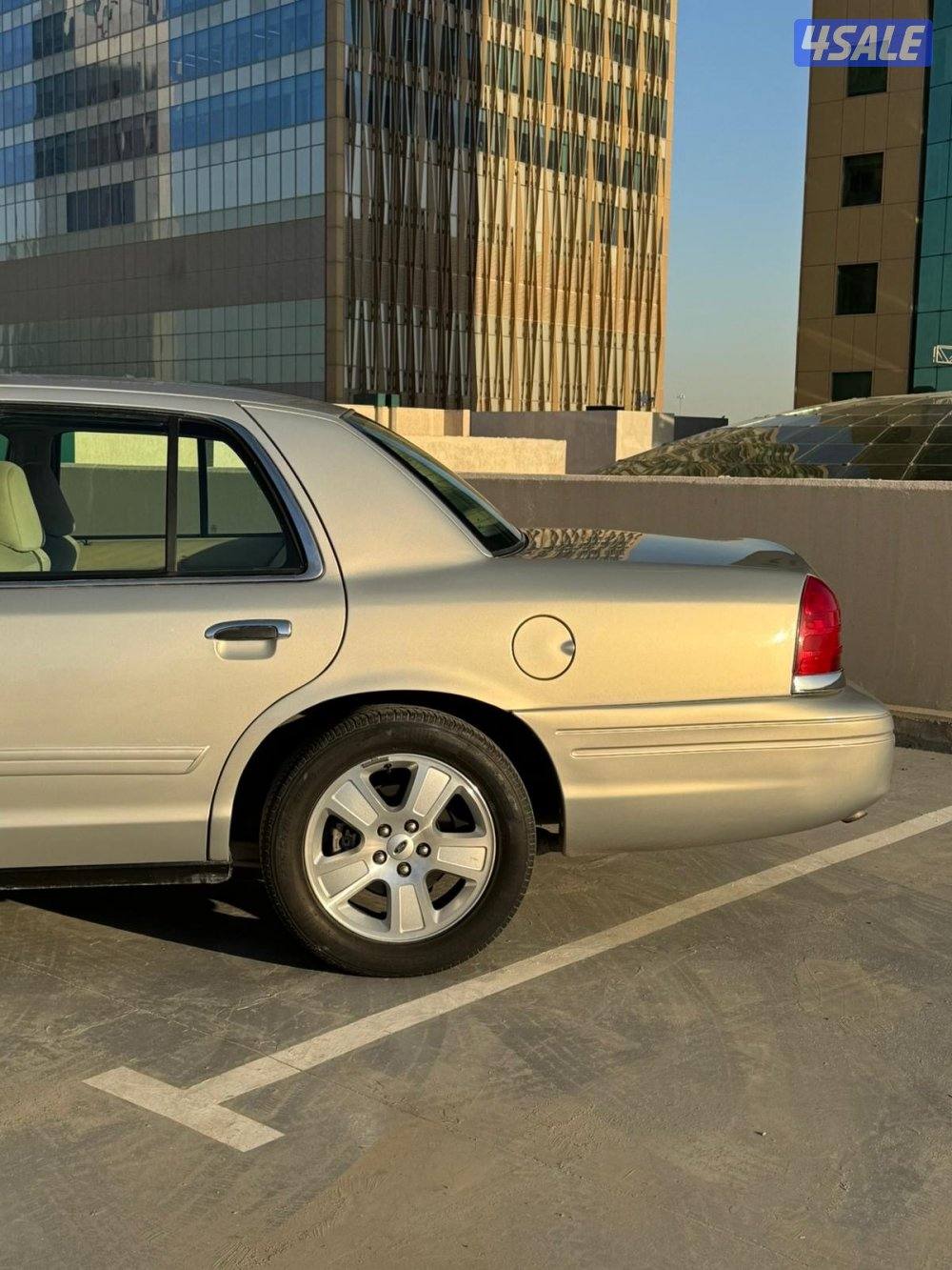 للبيع فورد كراون فكتوريا1