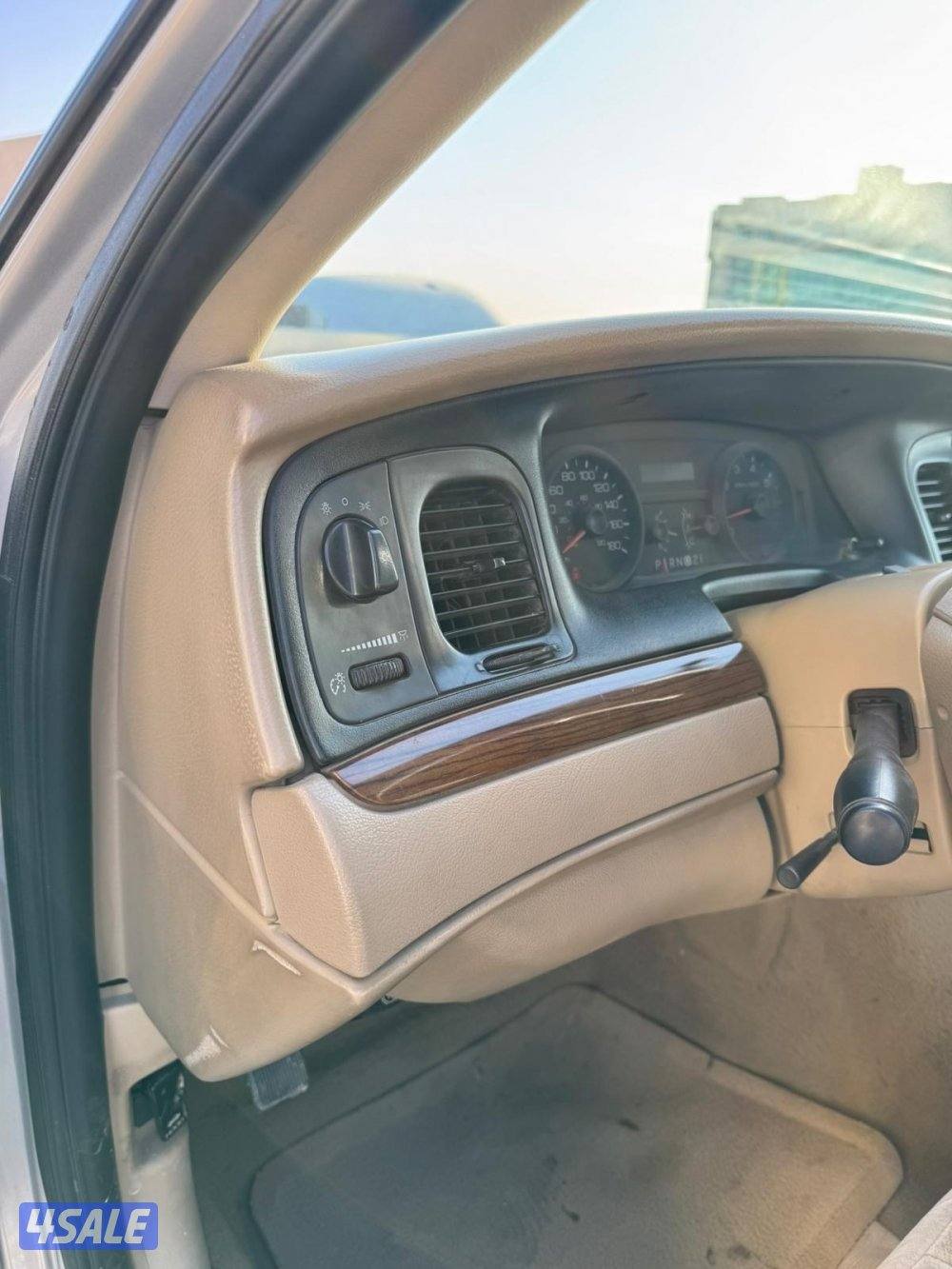 للبيع فورد كراون فكتوريا8