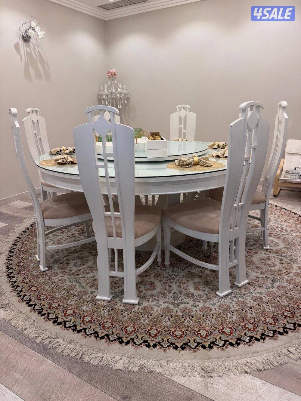 Dining table طاولة طعام0