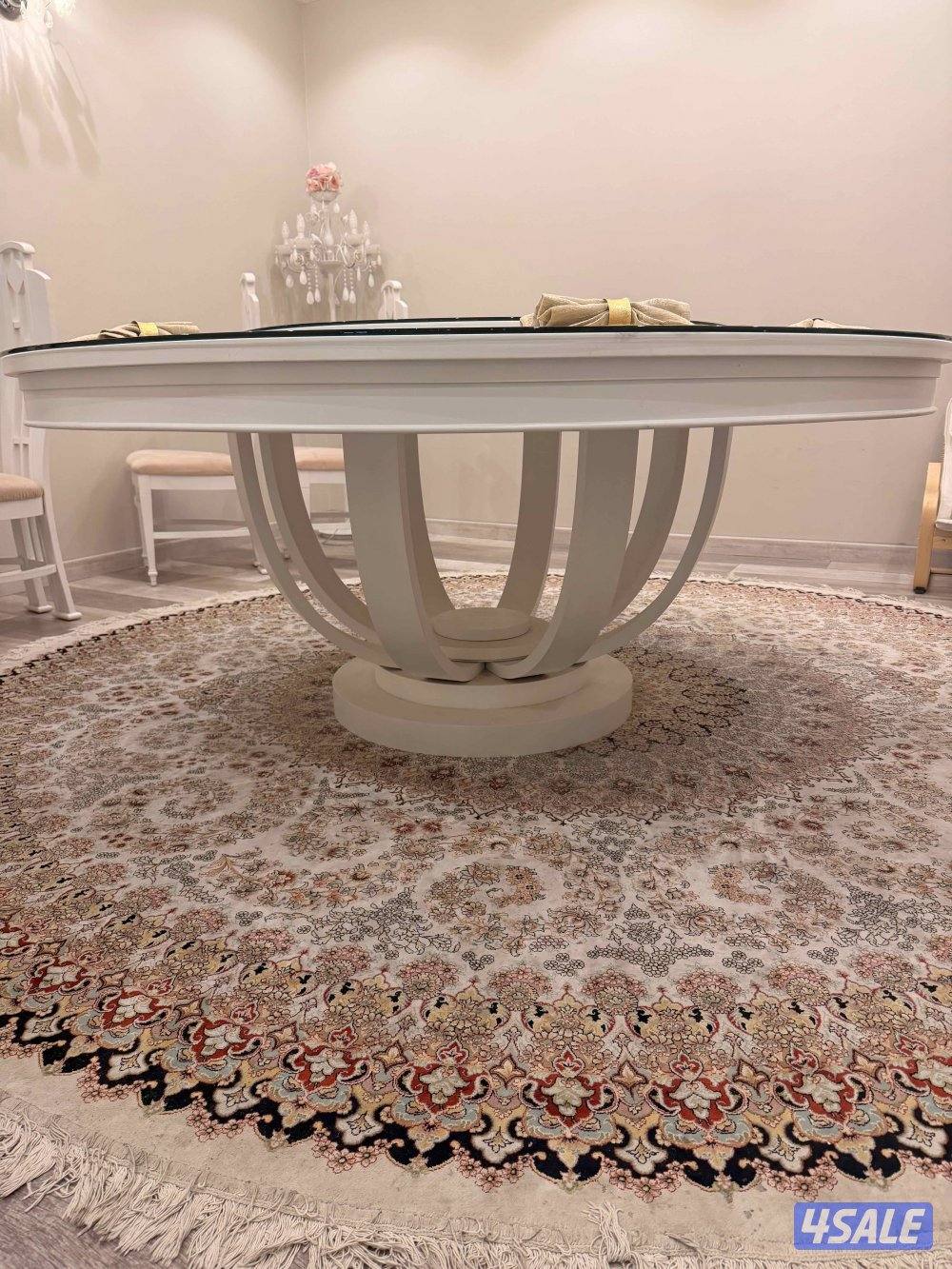 Dining table طاولة طعام1