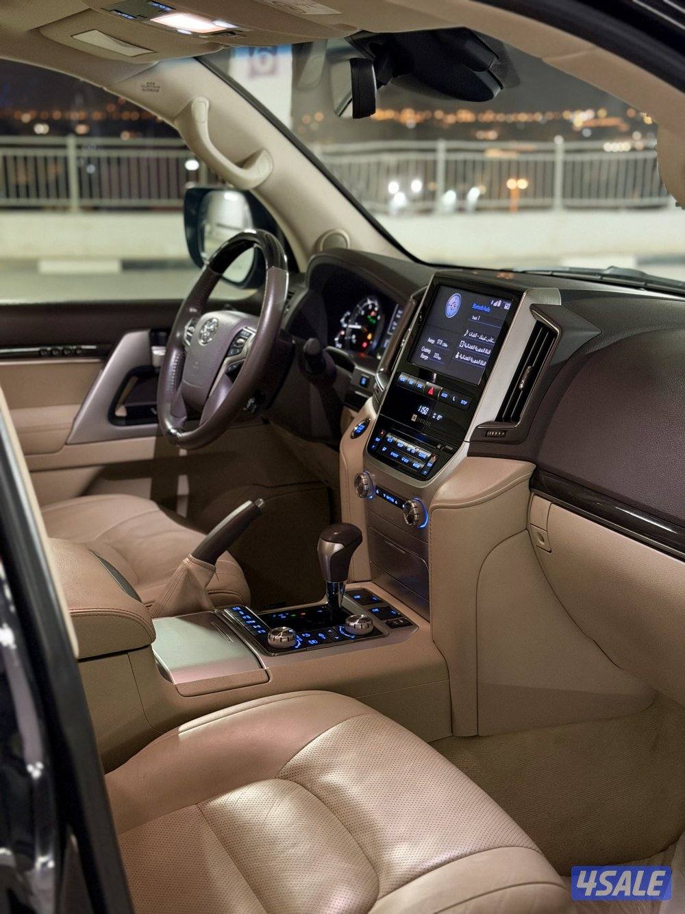 لاندكروزر VX-R موديل 20204