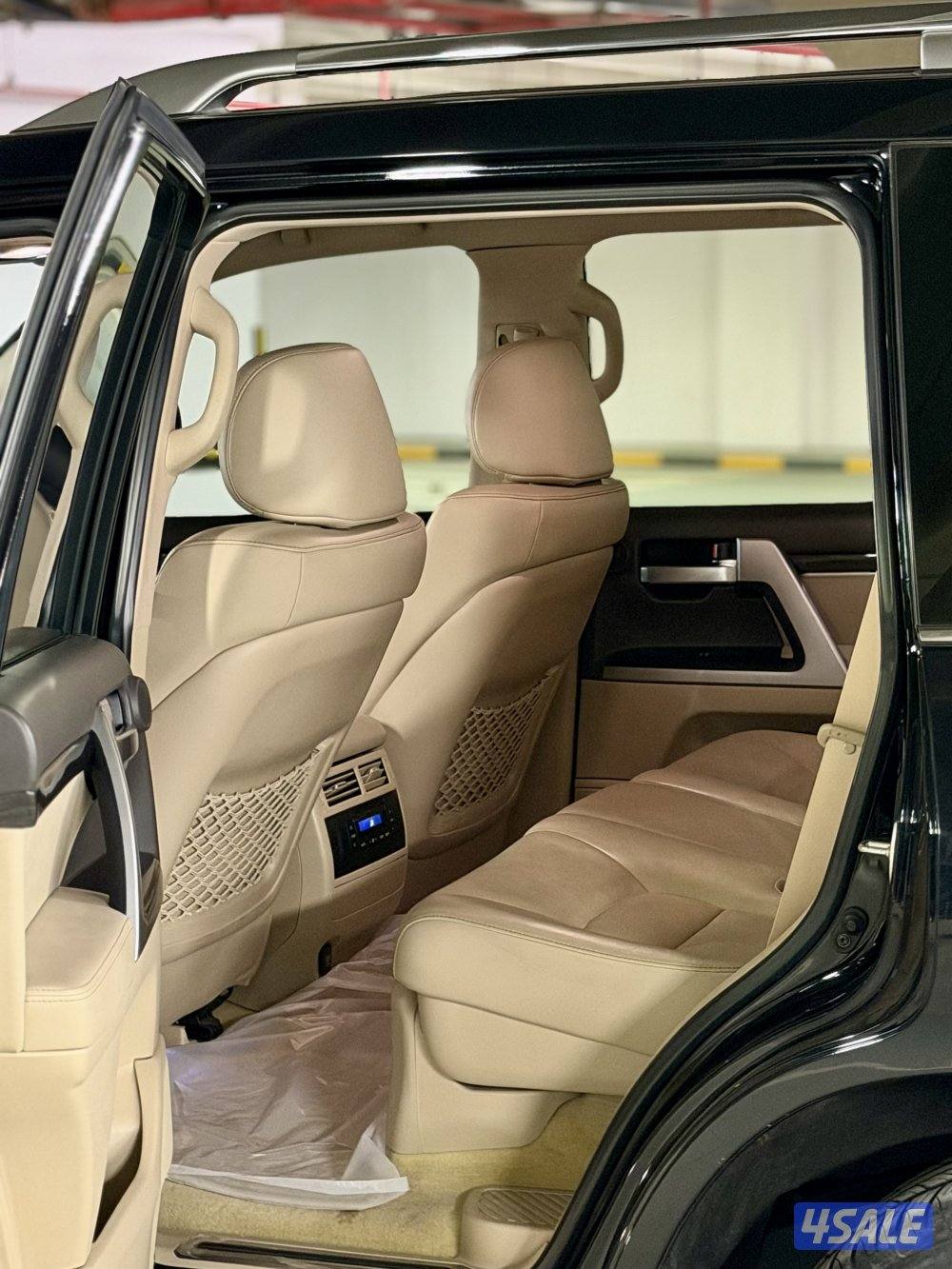 لاندكروزر VX-R موديل 20206