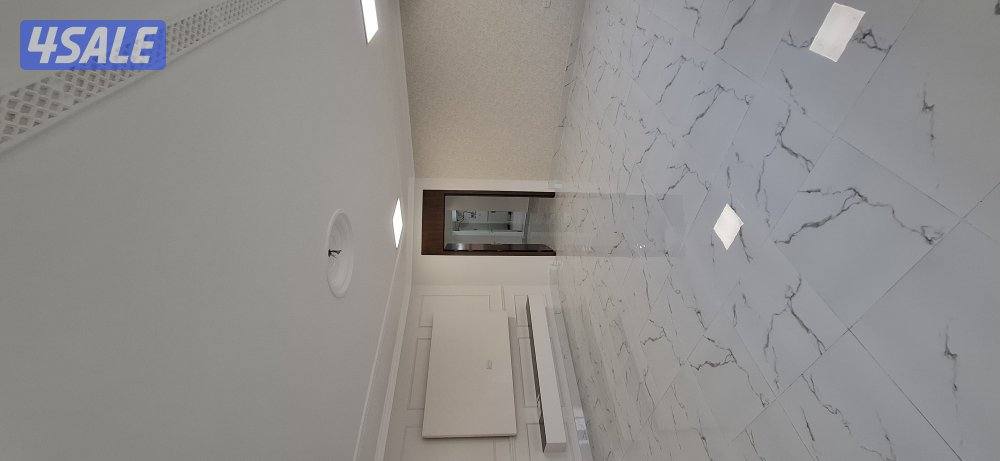 للايجار دور مميز مع حوش ارضي وسطح1