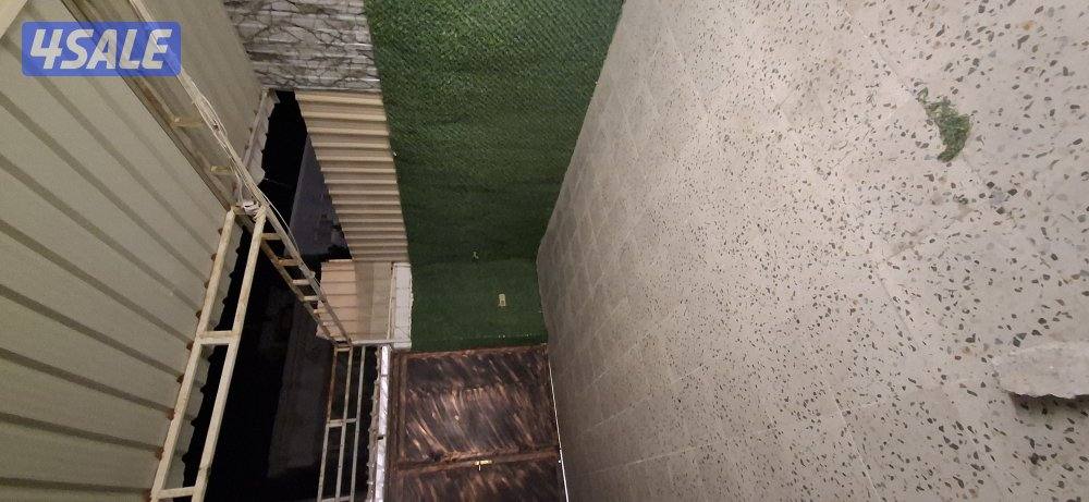 للايجار دور مميز مع حوش ارضي وسطح3