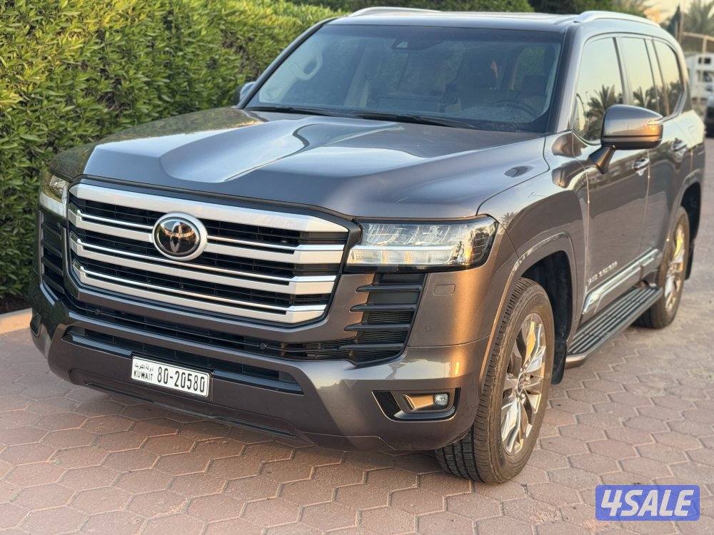 للبيع لاندكروزر 2024 شبه جديد.. سيرفس 100 الف مجاني2