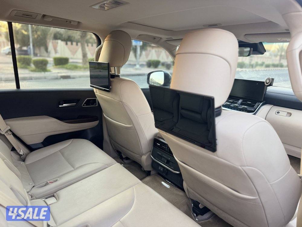 للبيع لاندكروزر 2024 شبه جديد.. سيرفس 100 الف مجاني4