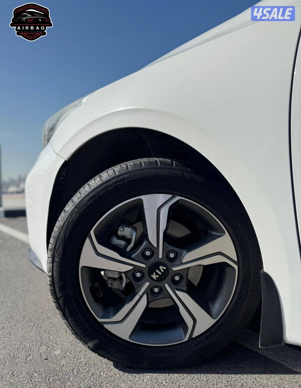 كيا سيراتو موديل 2021
سيرفس منتظم 
 عداد 111 الف 
ماكينه 1600cc3