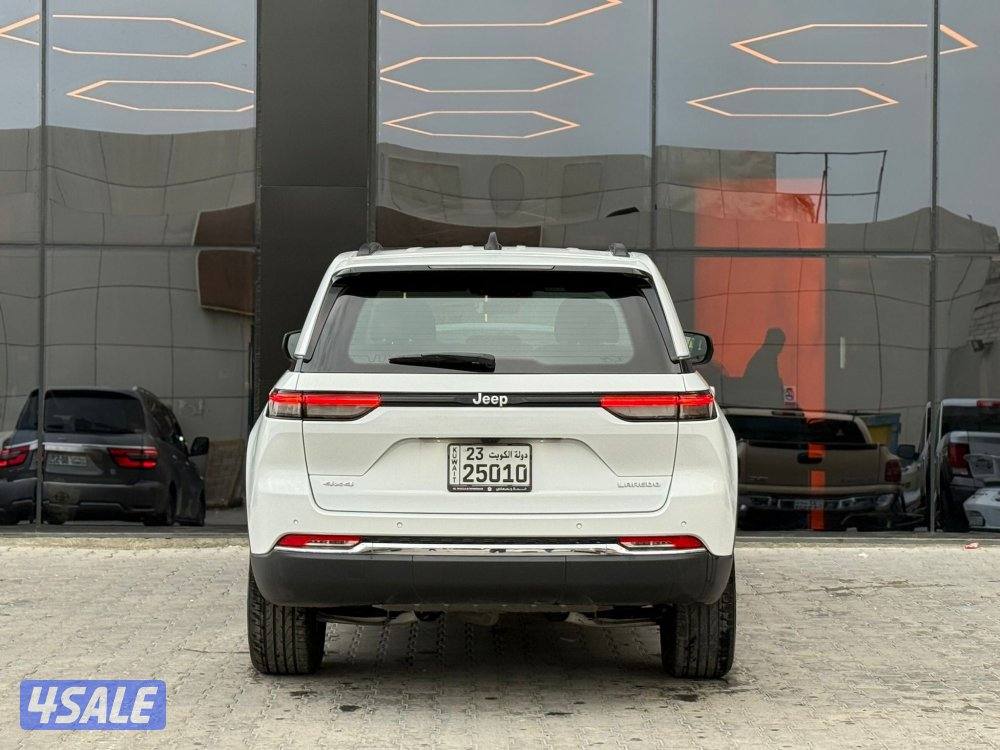 GRAND CHEROKE LARED 4*4 _ 20255