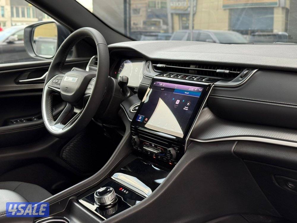 GRAND CHEROKE LARED 4*4 _ 20257