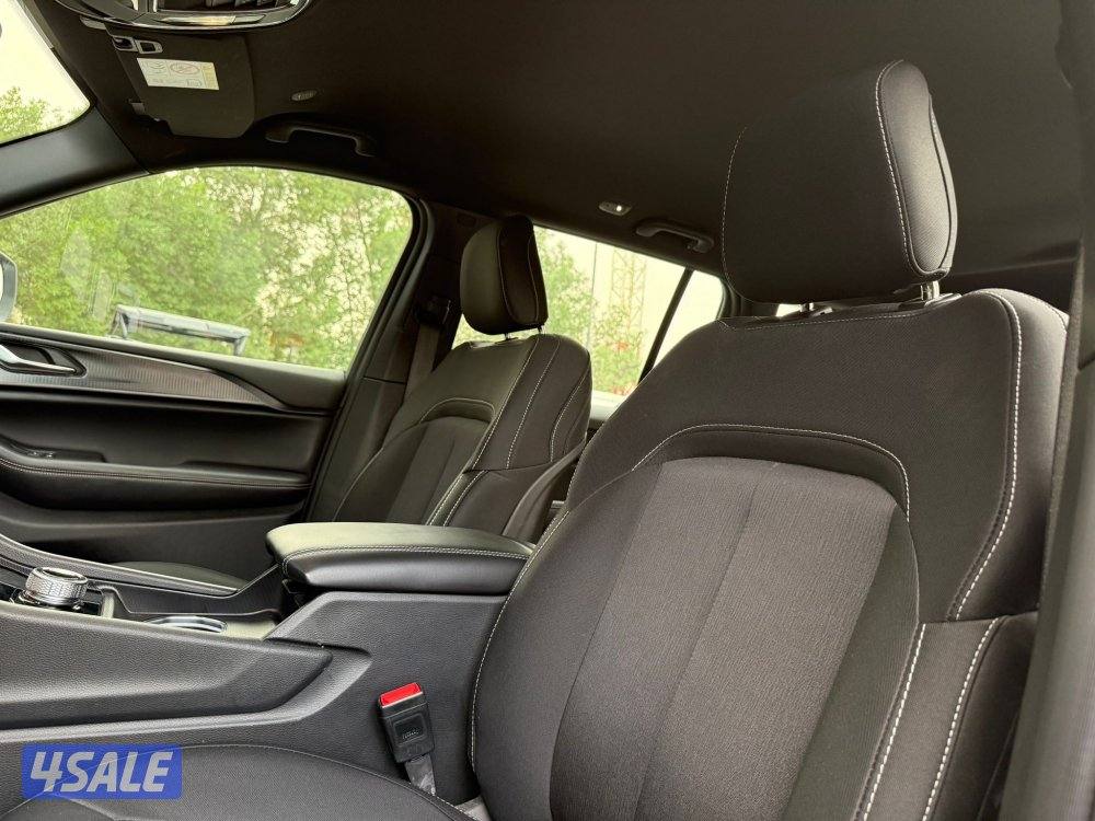 GRAND CHEROKE LARED 4*4 _ 20258