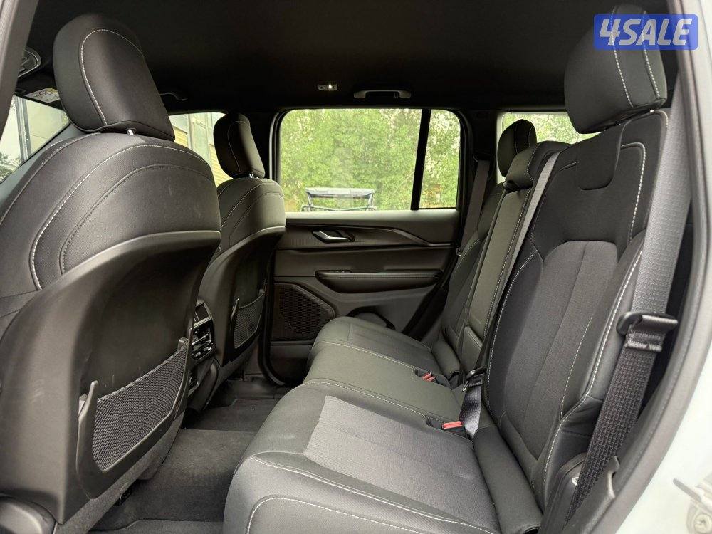 GRAND CHEROKE LARED 4*4 _ 20259