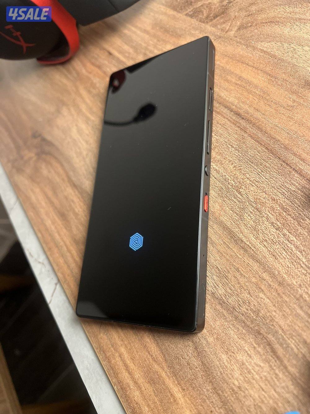 ريد ماجيك 10s pro بحاله جدا نظيفه و كامل الاغراض معاه1