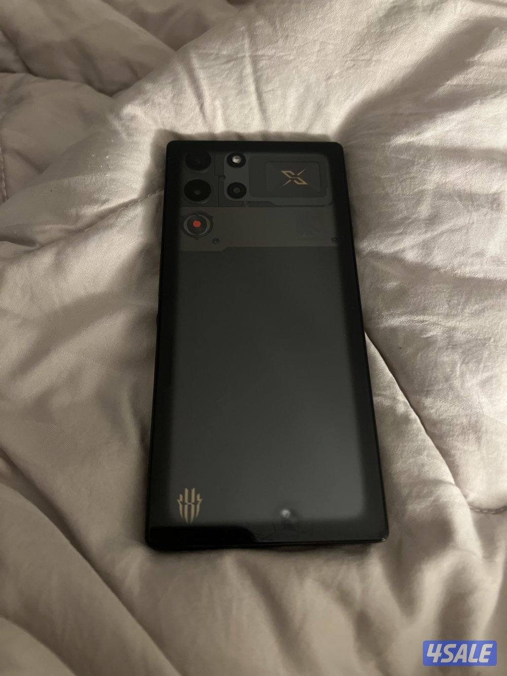 ريد ماجيك 10s pro بحاله جدا نظيفه و كامل الاغراض معاه0