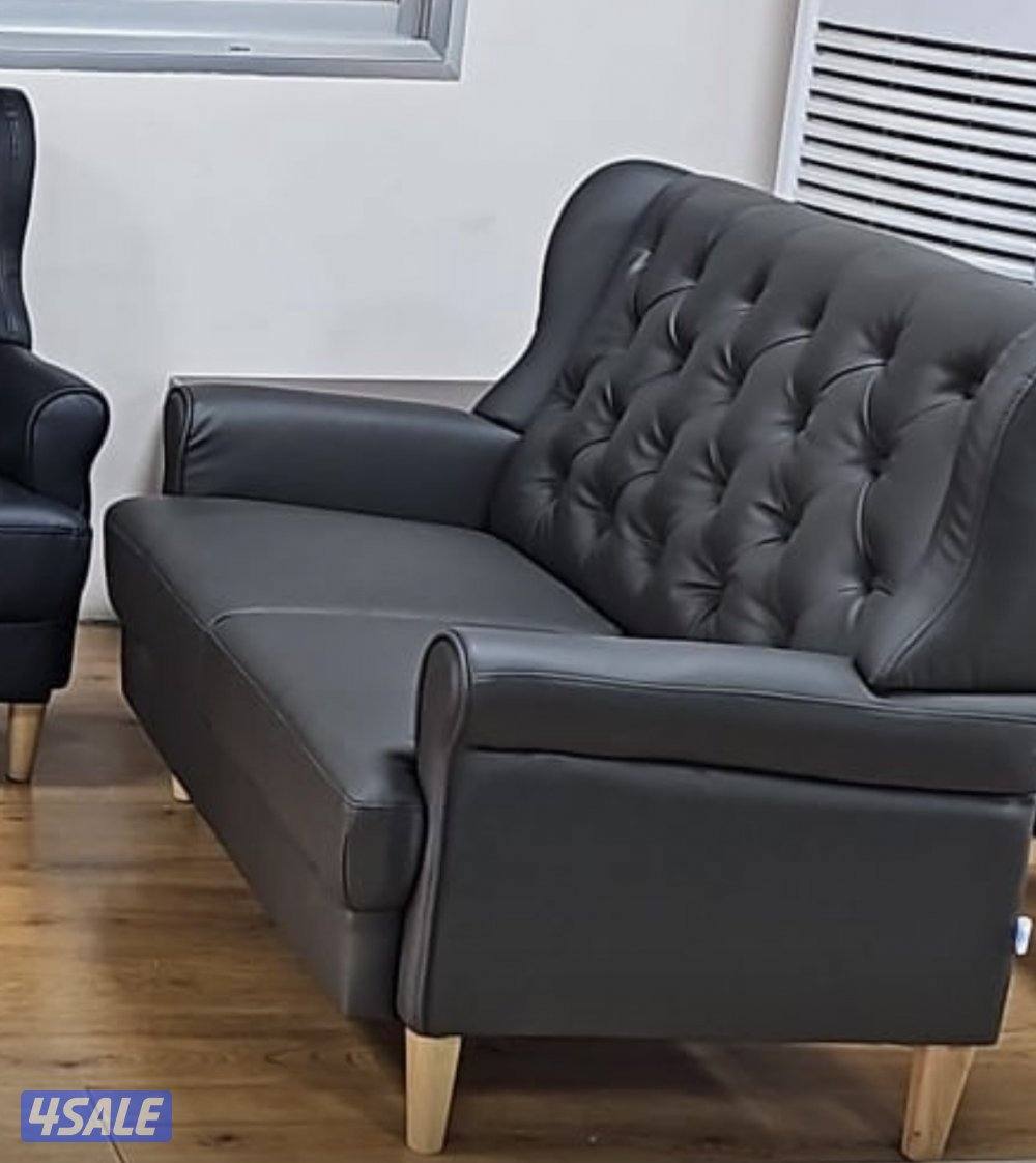 مطلوب موظفه على وجه السرعه لدى مكتب عقاري0