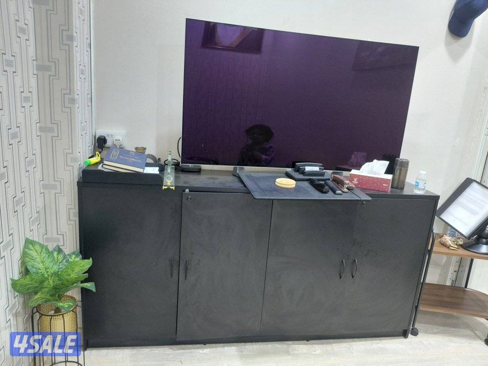 مكتبه وطاولة تلفزيون .. كمبيوترين وطابعتين البيع لتصفية المكتب2